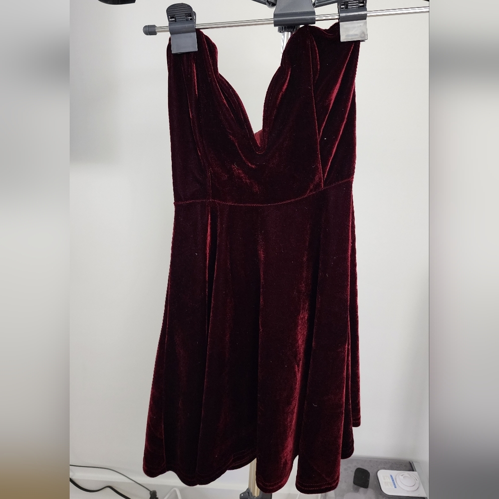 Tobi burgundy velvet plunge neck mini